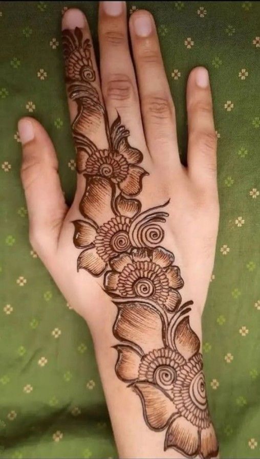 60+ Stunning Arabic Henna Designs (2025)