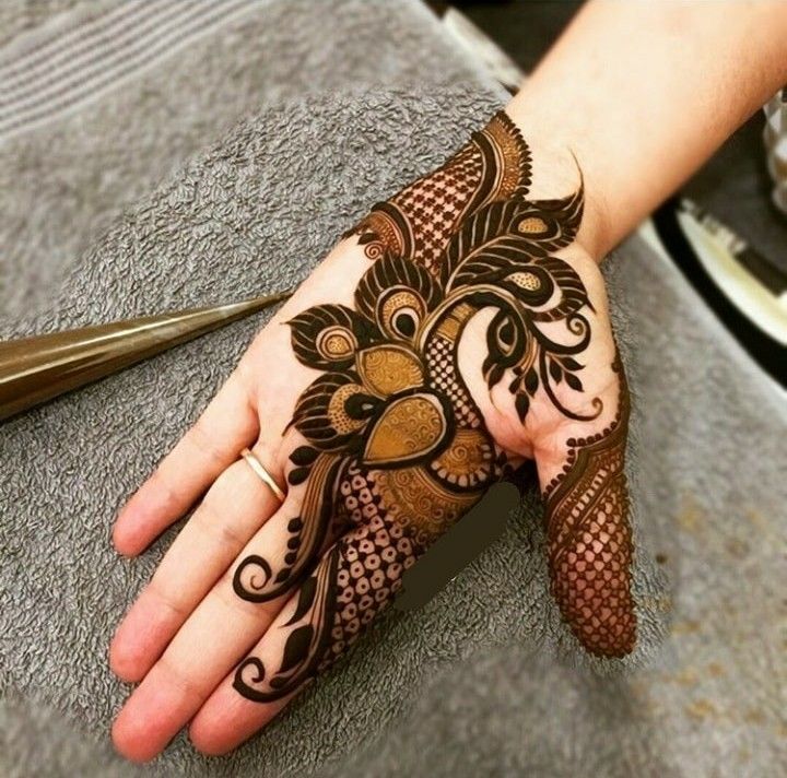 66+ Beautiful Peacock Mehndi Designs (2025)